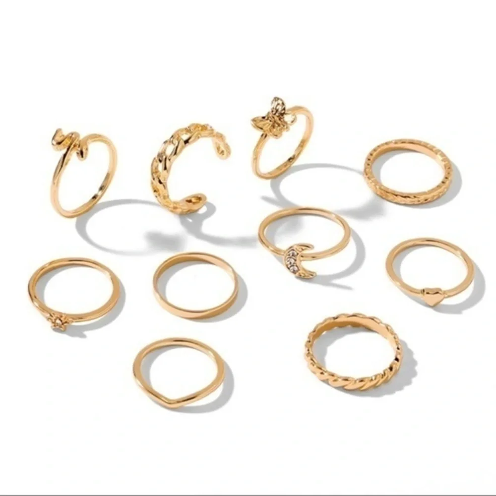 3/$30 💛 Dainty Ring Set